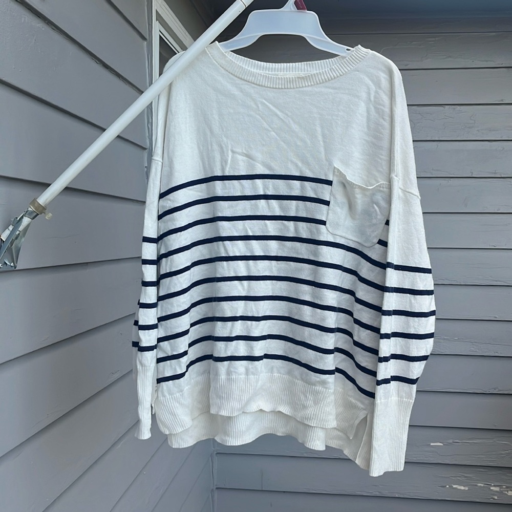 Striped jumper black and white